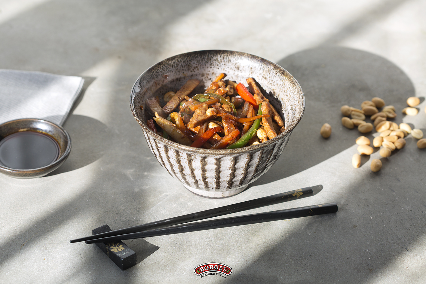 Borges - Pork with vegetables and nuts